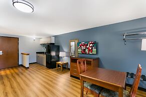 HomeTowne Studios by Red Roof Denver, PA