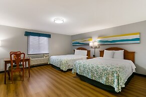 HomeTowne Studios by Red Roof Denver, PA