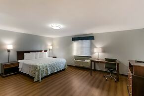 HomeTowne Studios by Red Roof Denver, PA