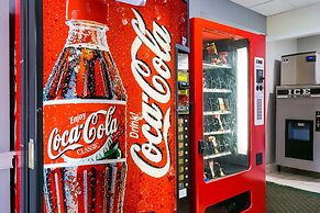 HomeTowne Studios by Red Roof Denver, PA