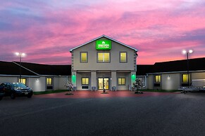 HomeTowne Studios by Red Roof Denver, PA