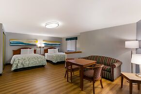 HomeTowne Studios by Red Roof Denver, PA