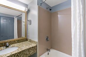 HomeTowne Studios by Red Roof Denver, PA