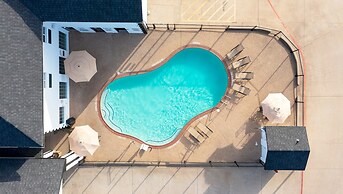 Atria Hotel and RV McGregor