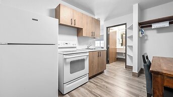 Atria Hotel and RV McGregor