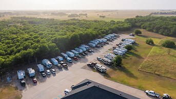 Atria Hotel and RV McGregor