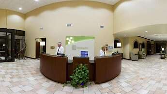 Holiday Inn Quincy East by IHG