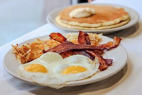 Holiday Inn Quincy East by IHG