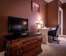 Depot Inn and Suites
