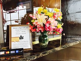 Maple Inn & Suites
