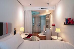 citizenM Schiphol Airport