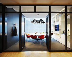 citizenM Schiphol Airport