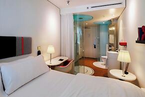 citizenM Schiphol Airport