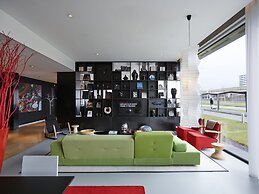 citizenM Schiphol Airport