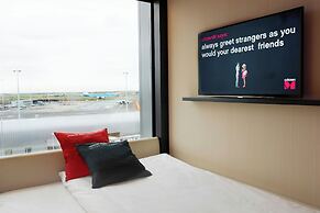 citizenM Schiphol Airport