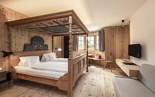 Hotel Strasserwirt Ansitz zu Tirol