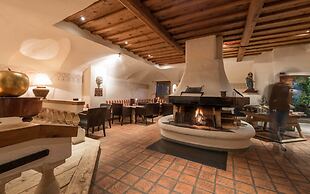 Hotel Strasserwirt Ansitz zu Tirol
