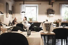 Hotel Strasserwirt Ansitz zu Tirol