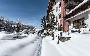 Hotel Strasserwirt Ansitz zu Tirol