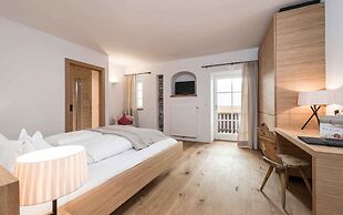 Hotel Strasserwirt Ansitz zu Tirol