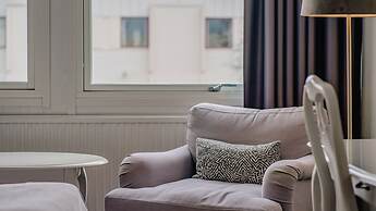 Apple Hotel