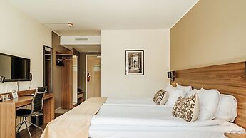 Apple Hotel