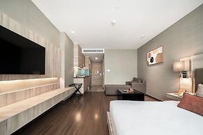 Adelphi Suites Bangkok