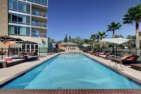 University Plaza Waterfront Hotel