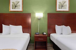 Travelodge Suites by Wyndham Lake Okeechobee