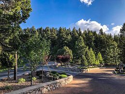 Crown Point Resort