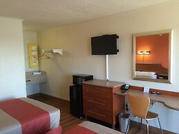 Motel 6 Mount Vernon, IL