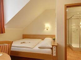 Hotel Kriemhild am Hirschgarten