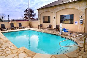 Days Inn & Suites by Wyndham Llano