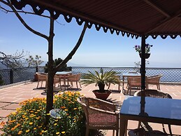 WelcomHeritage Kasmanda Palace