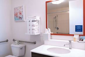 Hampton Inn & Suites Seal Beach