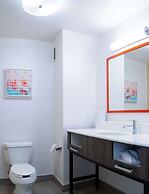 Hampton Inn & Suites Seal Beach
