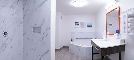 Hampton Inn & Suites Seal Beach