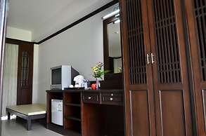 First Residence Hotel