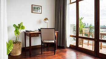 Amanjaya Pancam Suites Hotel