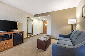 Comfort Inn & Suites Airport Convention Center