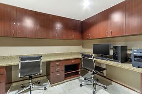 Comfort Inn & Suites Airport Convention Center