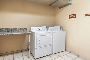 Comfort Inn & Suites Airport Convention Center