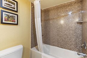 Comfort Inn & Suites Airport Convention Center