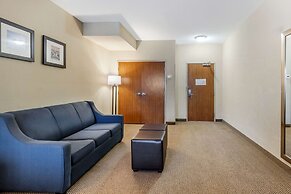 Comfort Inn & Suites Airport Convention Center