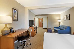 Comfort Inn & Suites Airport Convention Center