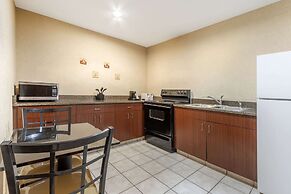 Comfort Inn & Suites Airport Convention Center