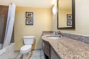 Comfort Inn & Suites Airport Convention Center