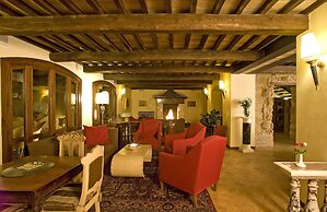 Sovana Hotel & Resort
