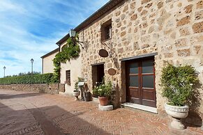 Sovana Hotel & Resort