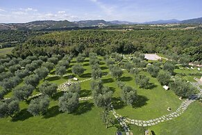 Sovana Hotel & Resort